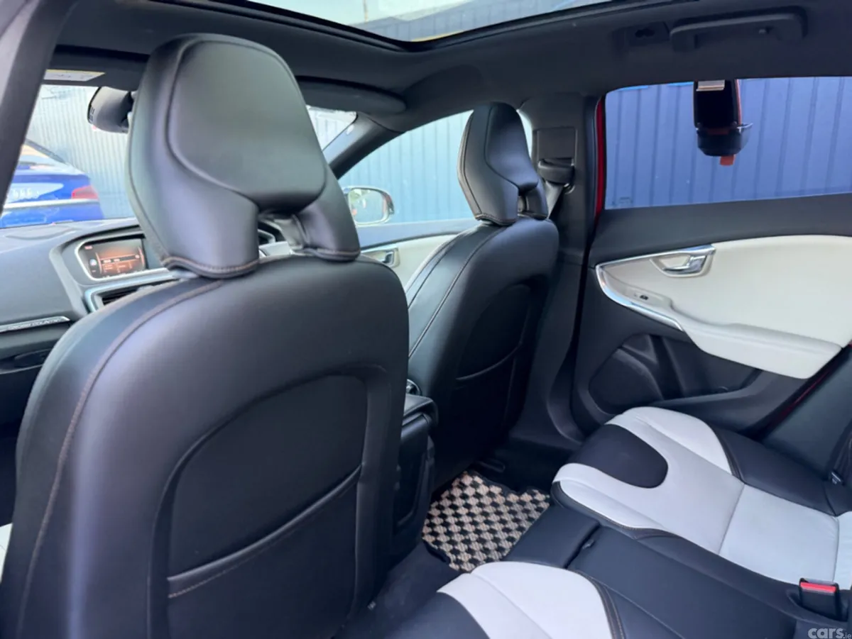 Volvo V40 Hatchback, Diesel, 2018, Red