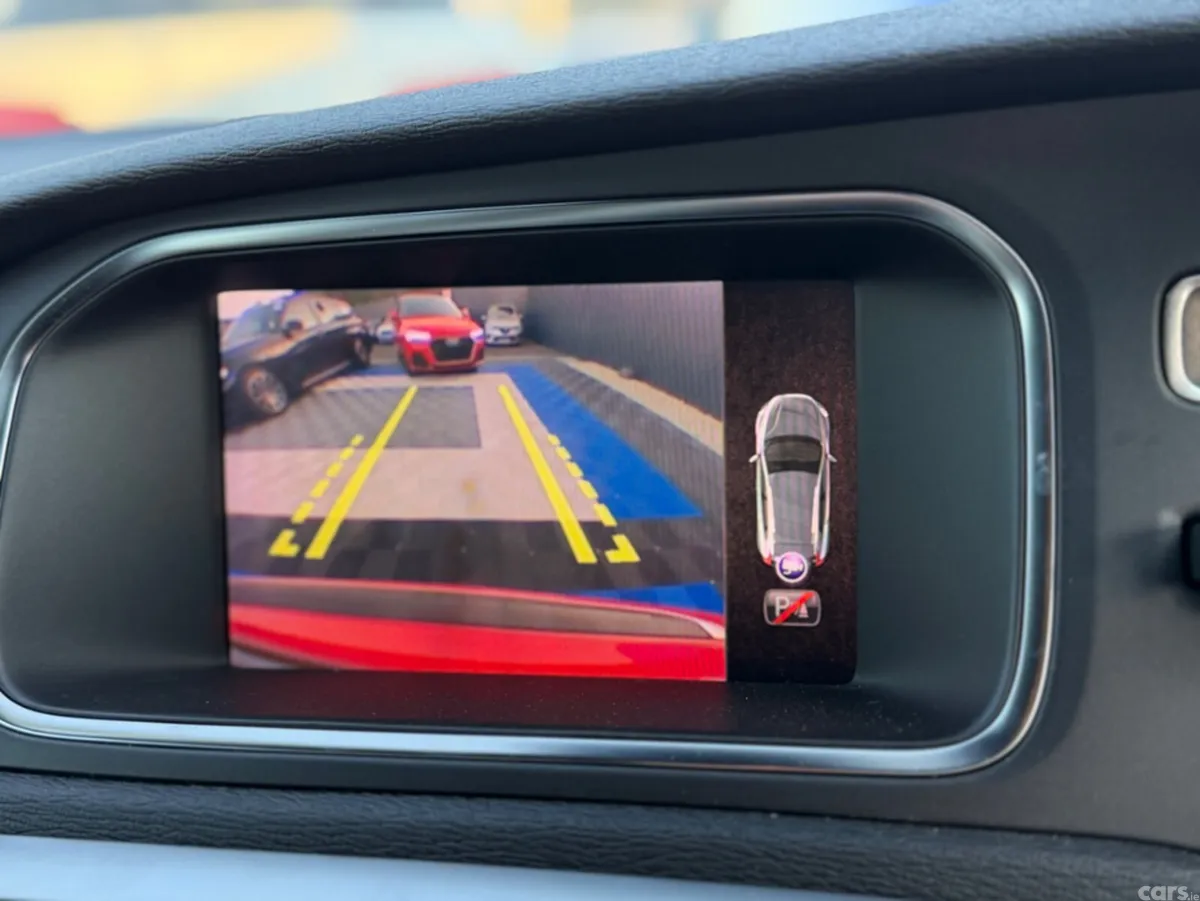 Volvo V40 Hatchback, Diesel, 2018, Red
