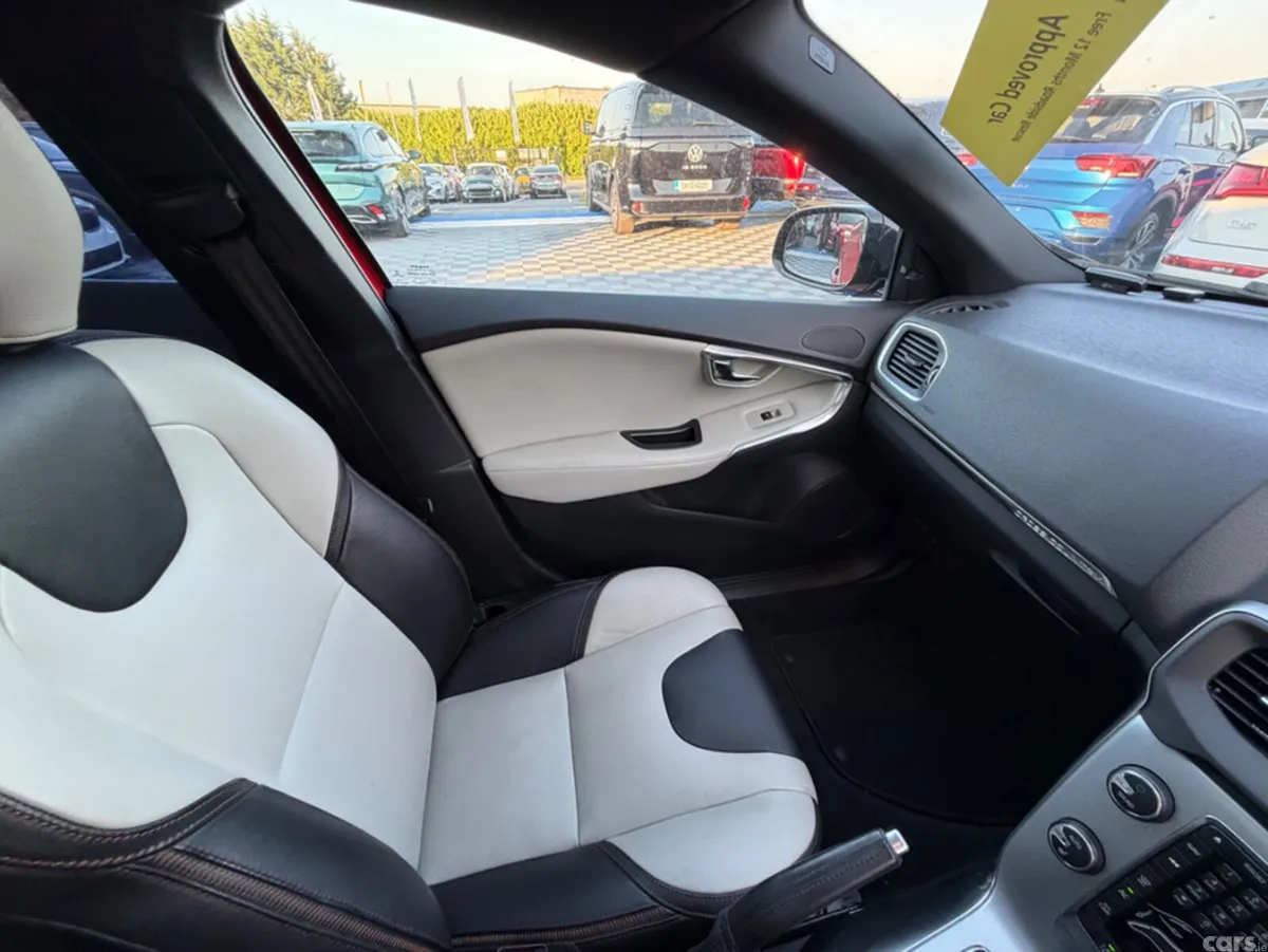 Volvo V40 Hatchback, Diesel, 2018, Red