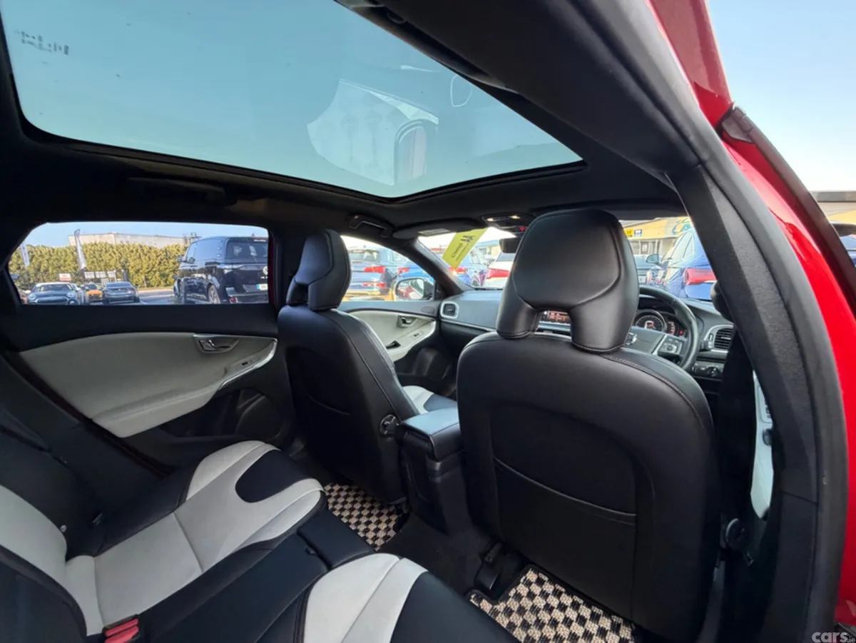 Volvo V40 Hatchback, Diesel, 2018, Red