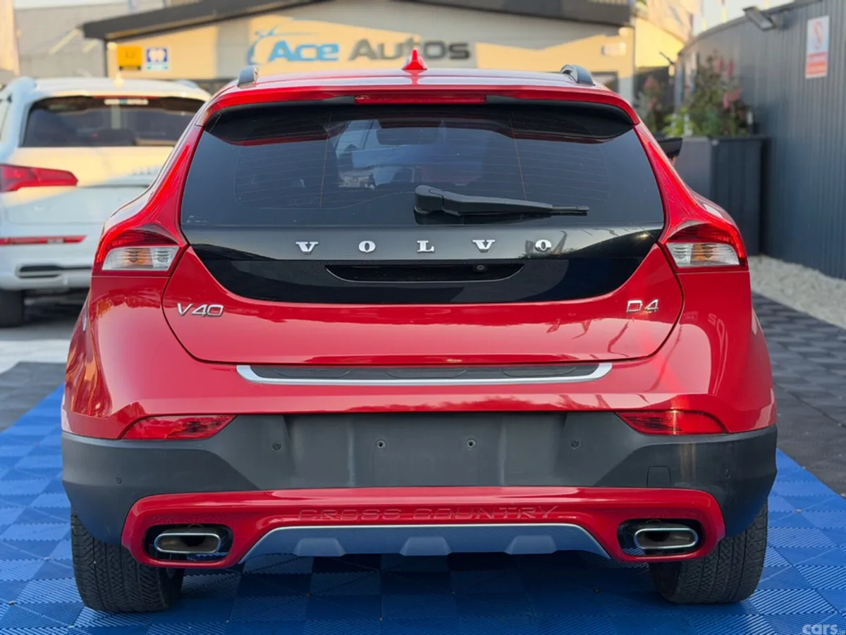 Volvo V40 Hatchback, Diesel, 2018, Red