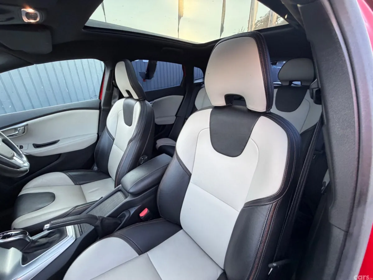 Volvo V40 Hatchback, Diesel, 2018, Red