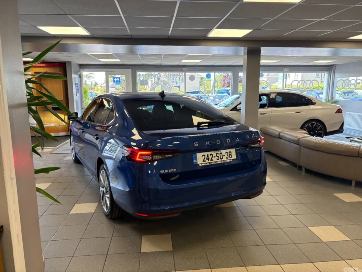 Skoda Superb Hatchback, Diesel, 2024, Blue