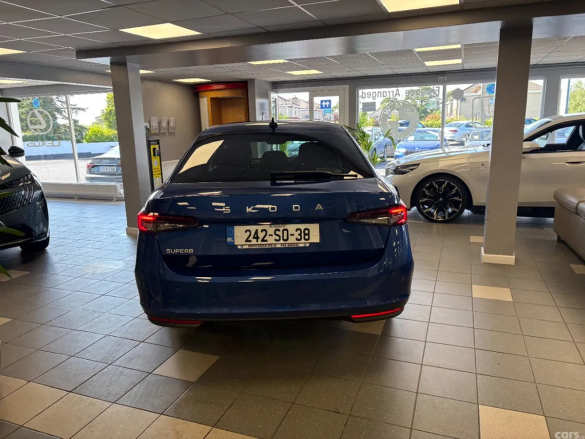 Skoda Superb Hatchback, Diesel, 2024, Blue