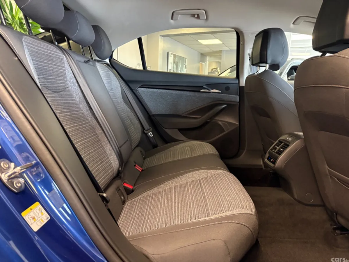 Skoda Superb Hatchback, Diesel, 2024, Blue
