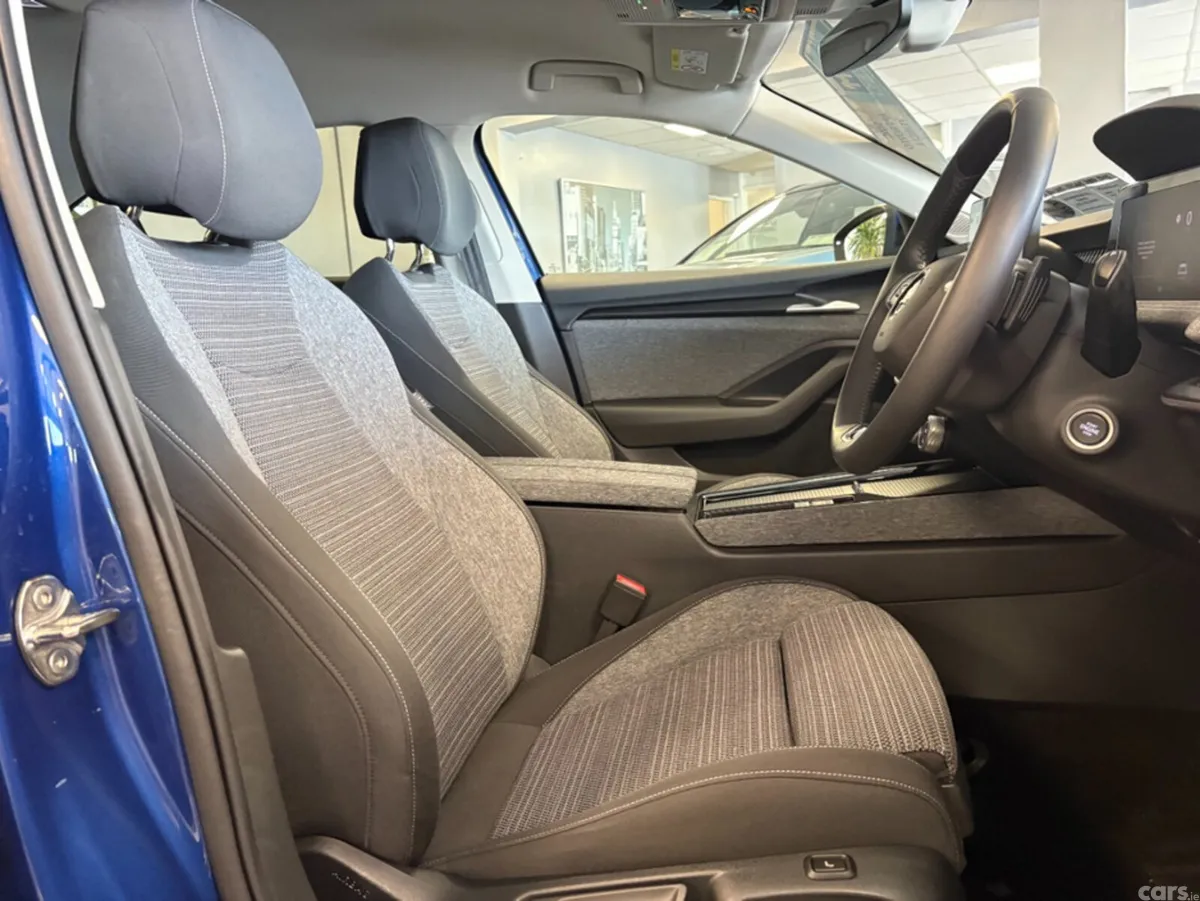 Skoda Superb Hatchback, Diesel, 2024, Blue