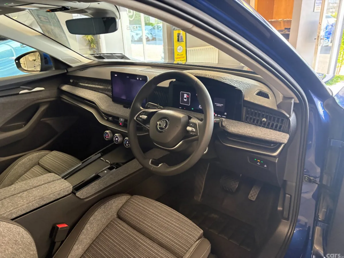 Skoda Superb Hatchback, Diesel, 2024, Blue