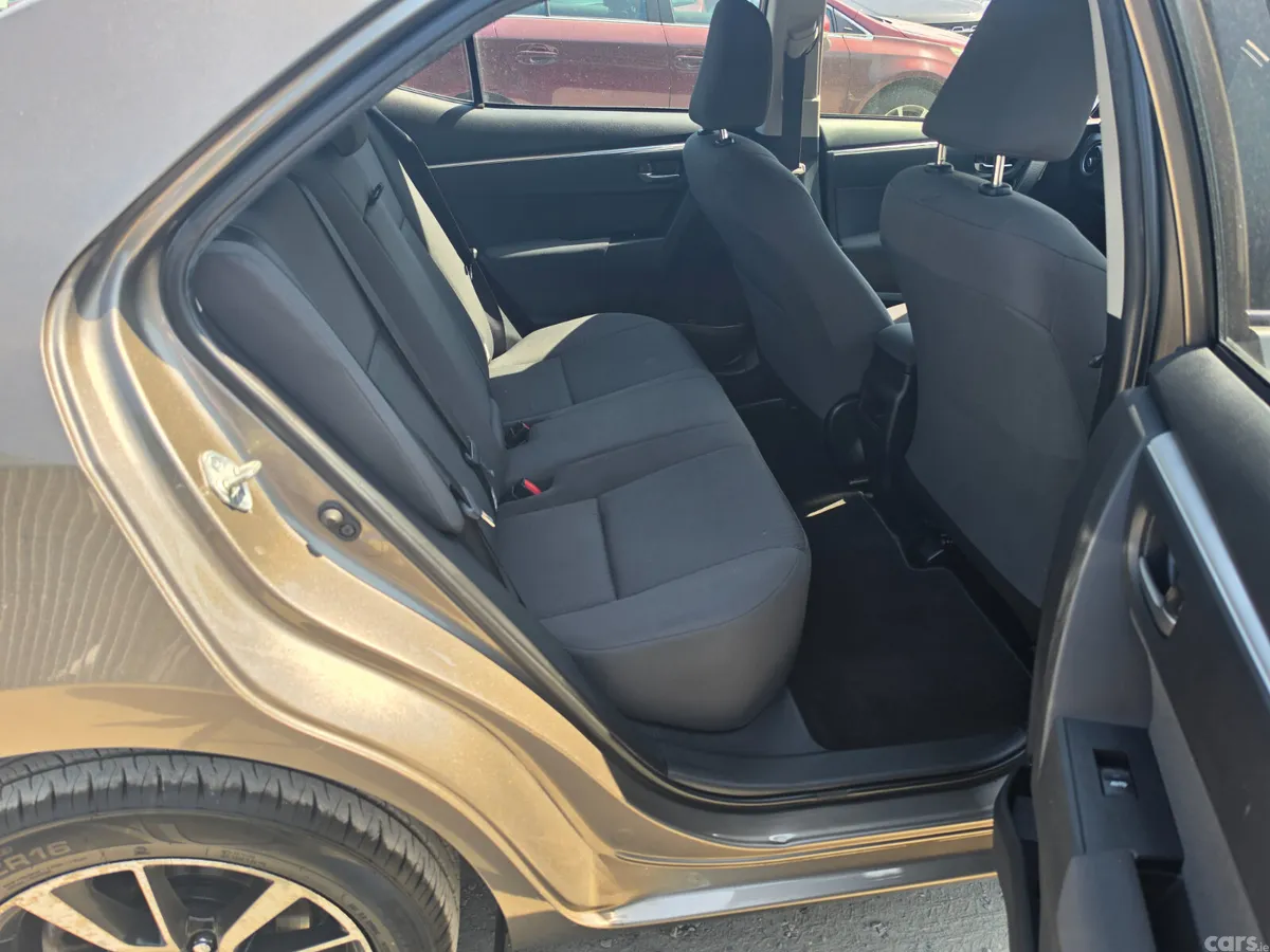 Toyota Corolla Saloon, Diesel, 2017, Grey