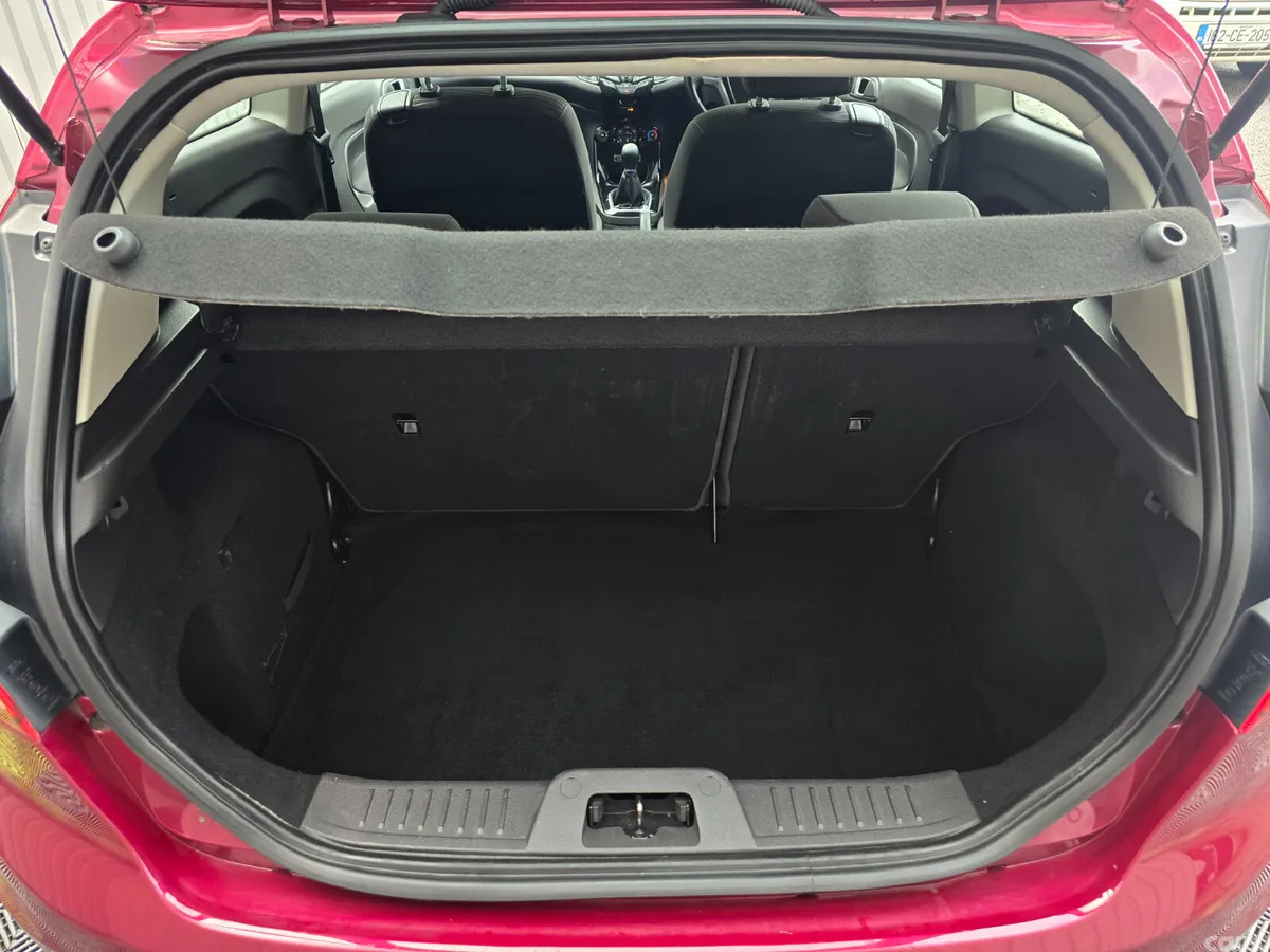 Ford Fiesta Hatchback, Petrol, 2015, Pink