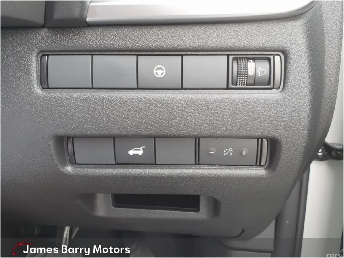 Nissan X-Trail SUV, Petrol Hybrid, 2026, White