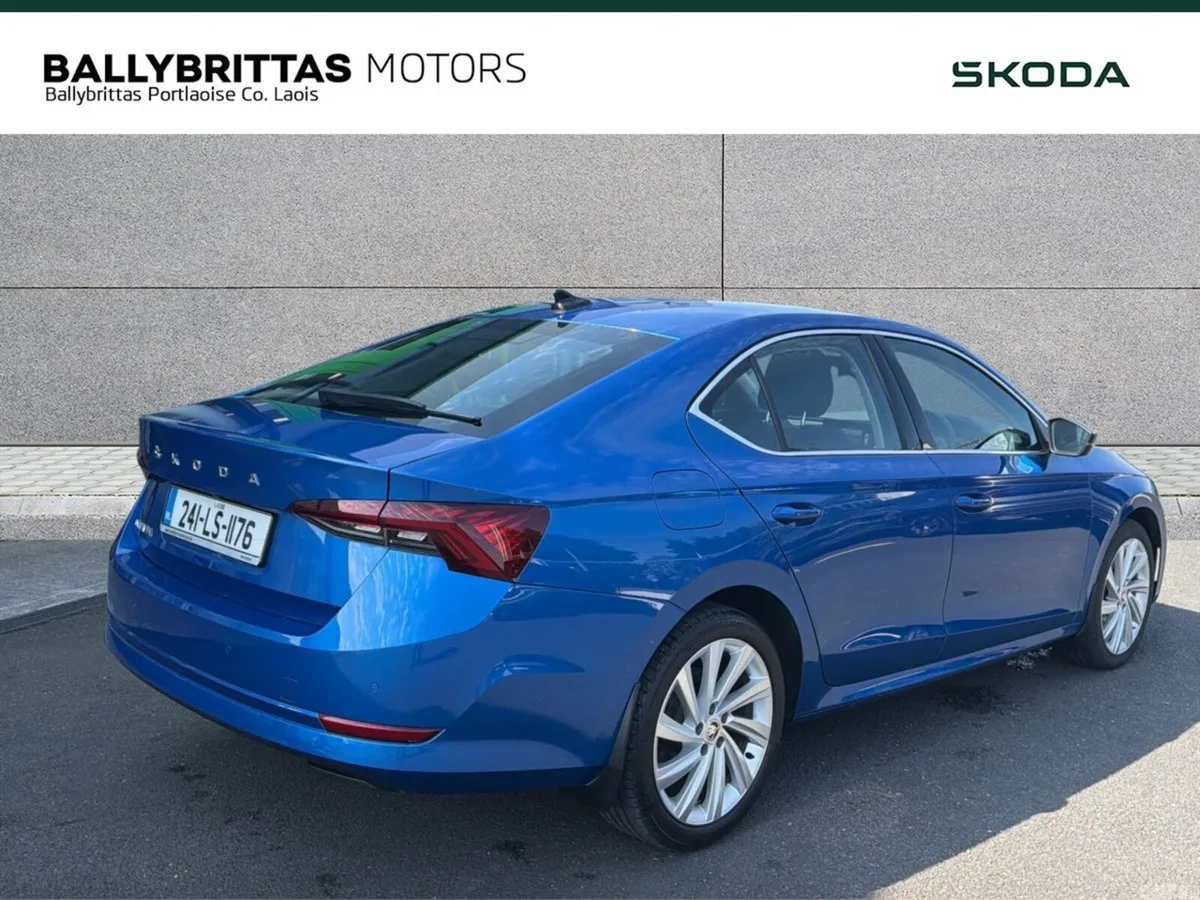 Skoda Octavia Saloon, Diesel, 2024, Blue