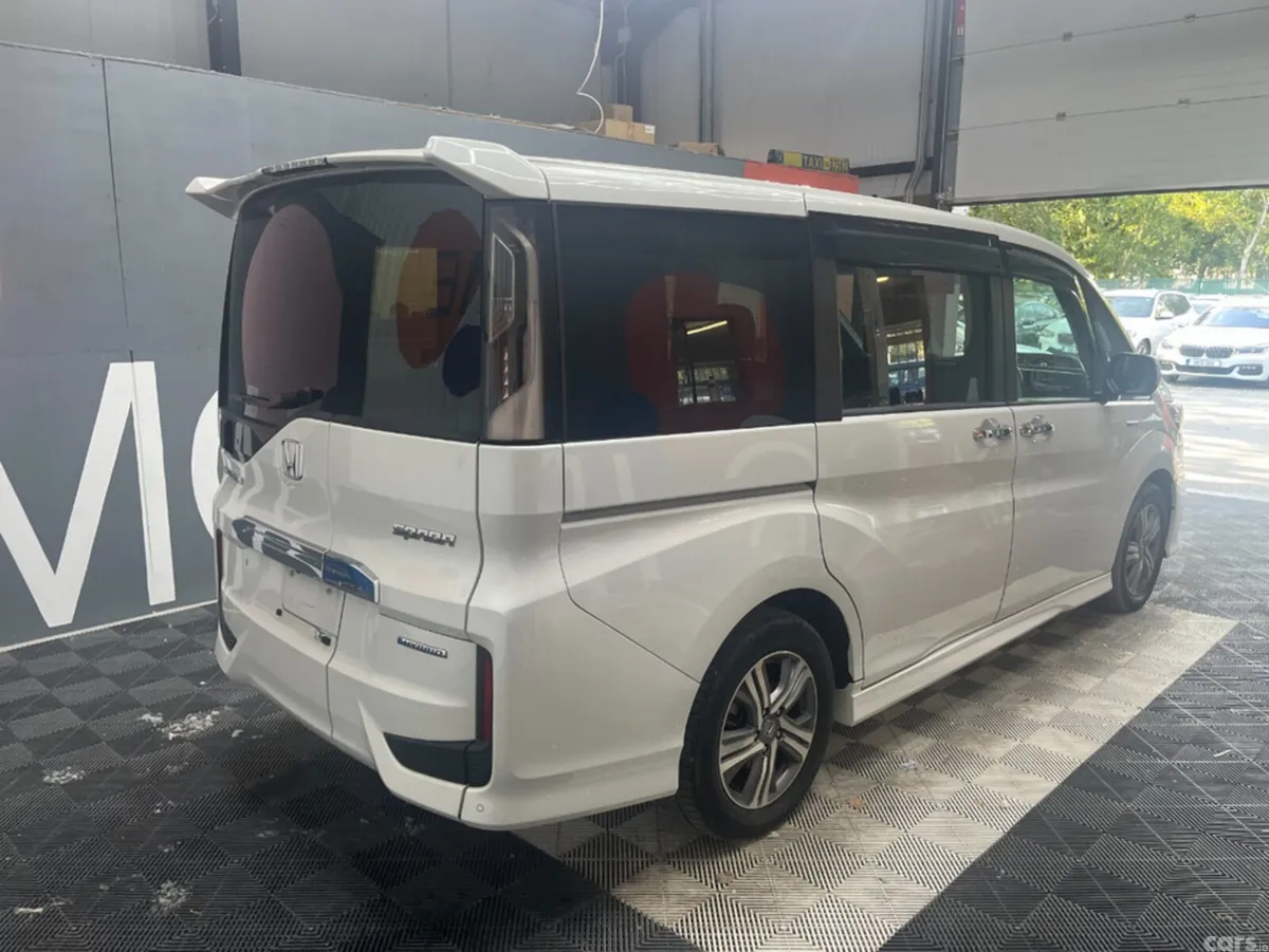 Honda Stepwagon MPV, Petrol Hybrid, 2019, White
