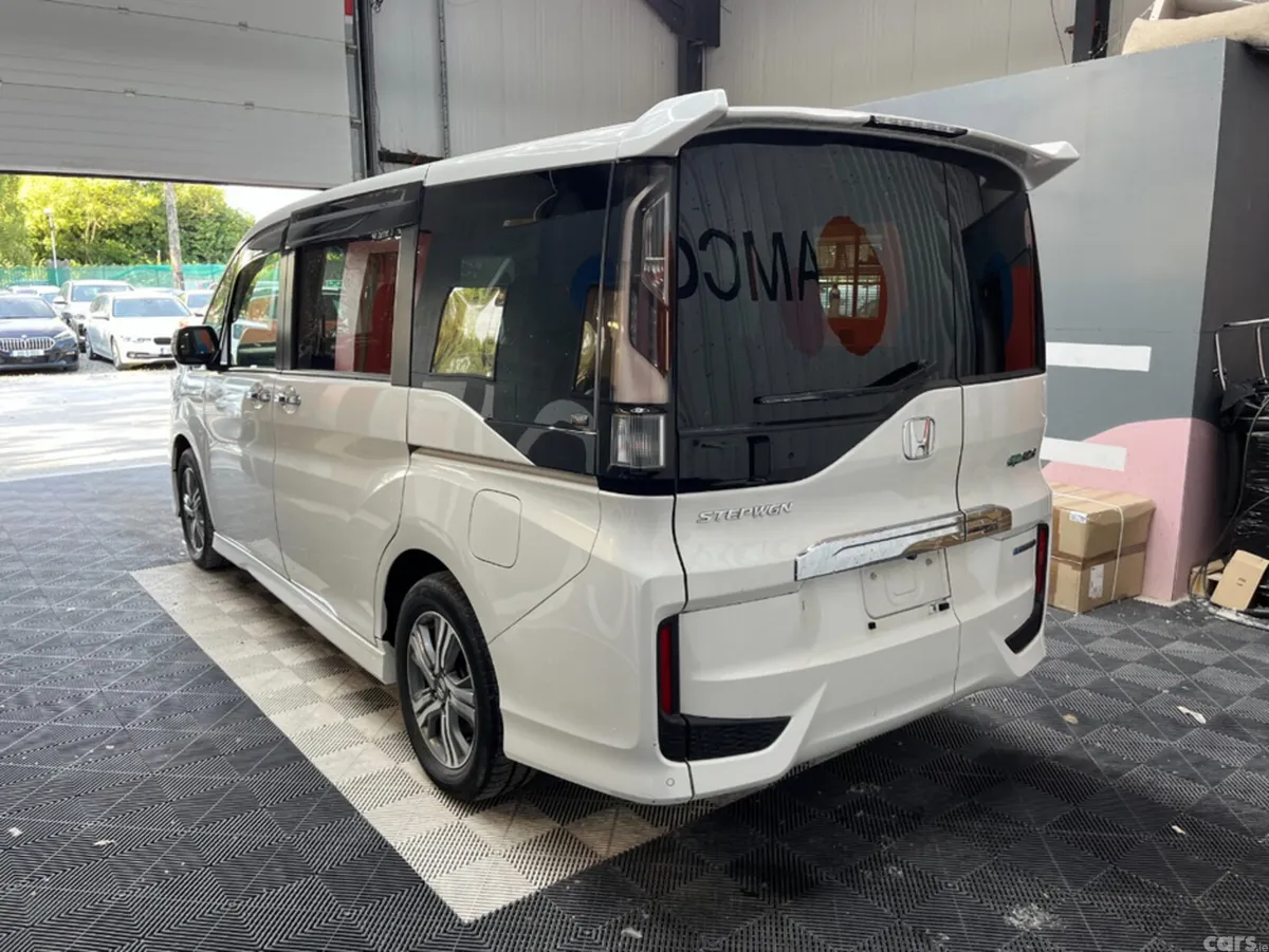 Honda Stepwagon MPV, Petrol Hybrid, 2019, White