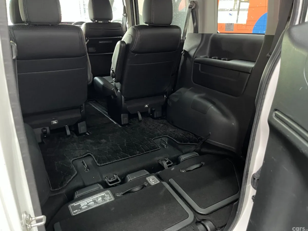 Honda Stepwagon MPV, Petrol Hybrid, 2019, White