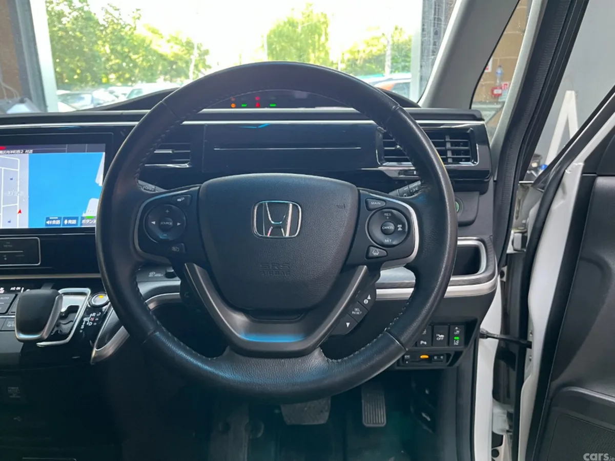 Honda Stepwagon MPV, Petrol Hybrid, 2019, White