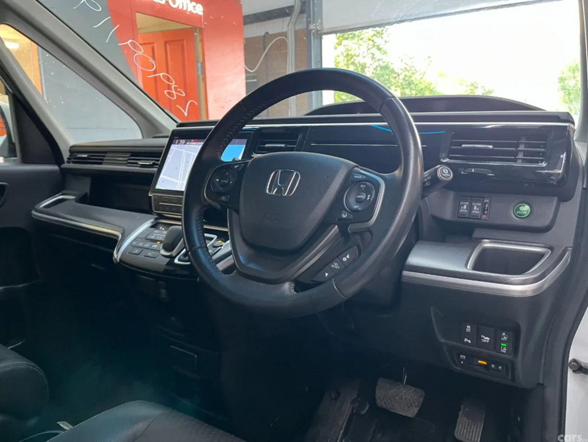 Honda Stepwagon MPV, Petrol Hybrid, 2019, White