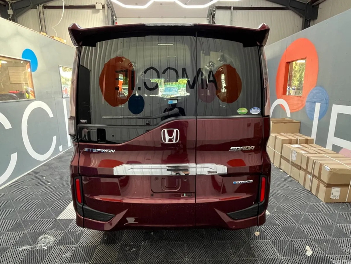 Honda Stepwagon MPV, Petrol Hybrid, 2019, Red