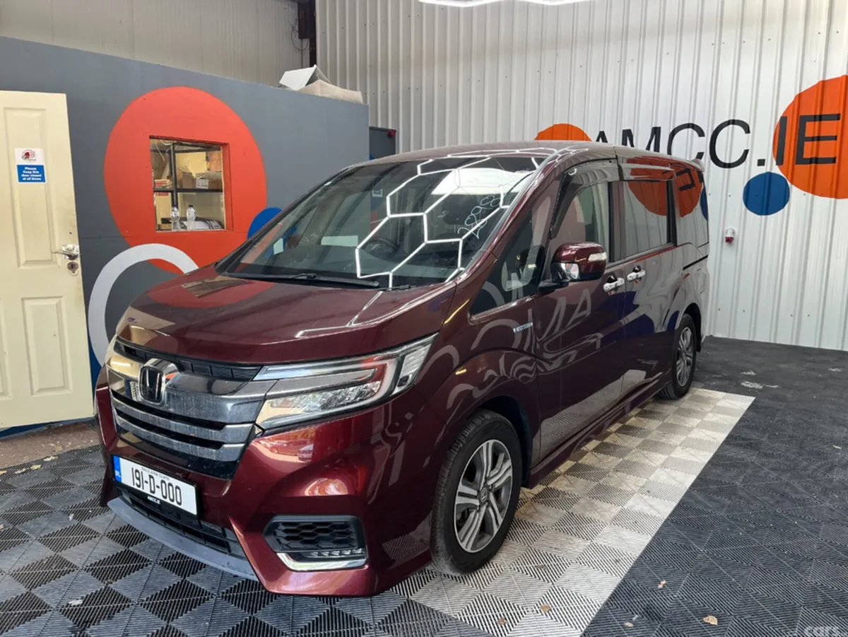 Honda Stepwagon MPV, Petrol Hybrid, 2019, Red