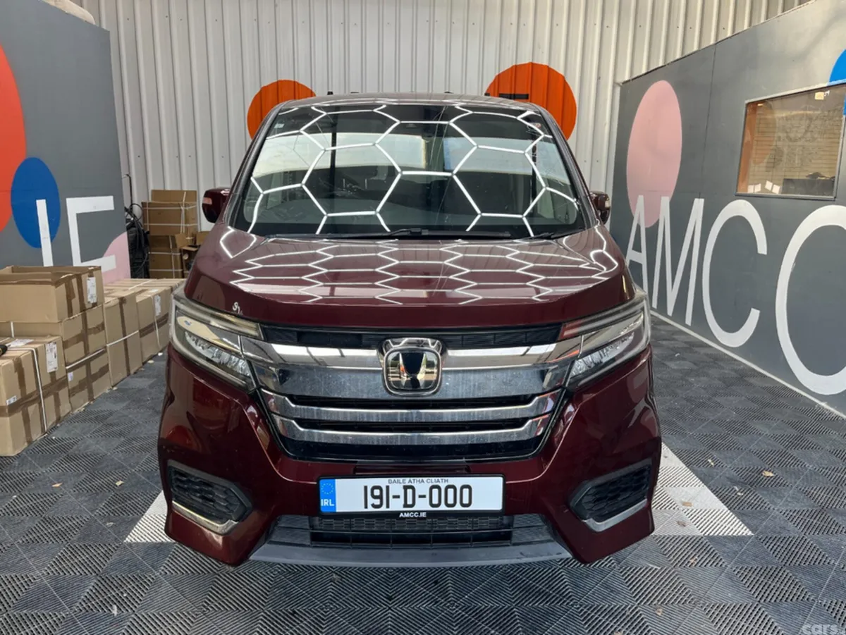 Honda Stepwagon MPV, Petrol Hybrid, 2019, Red
