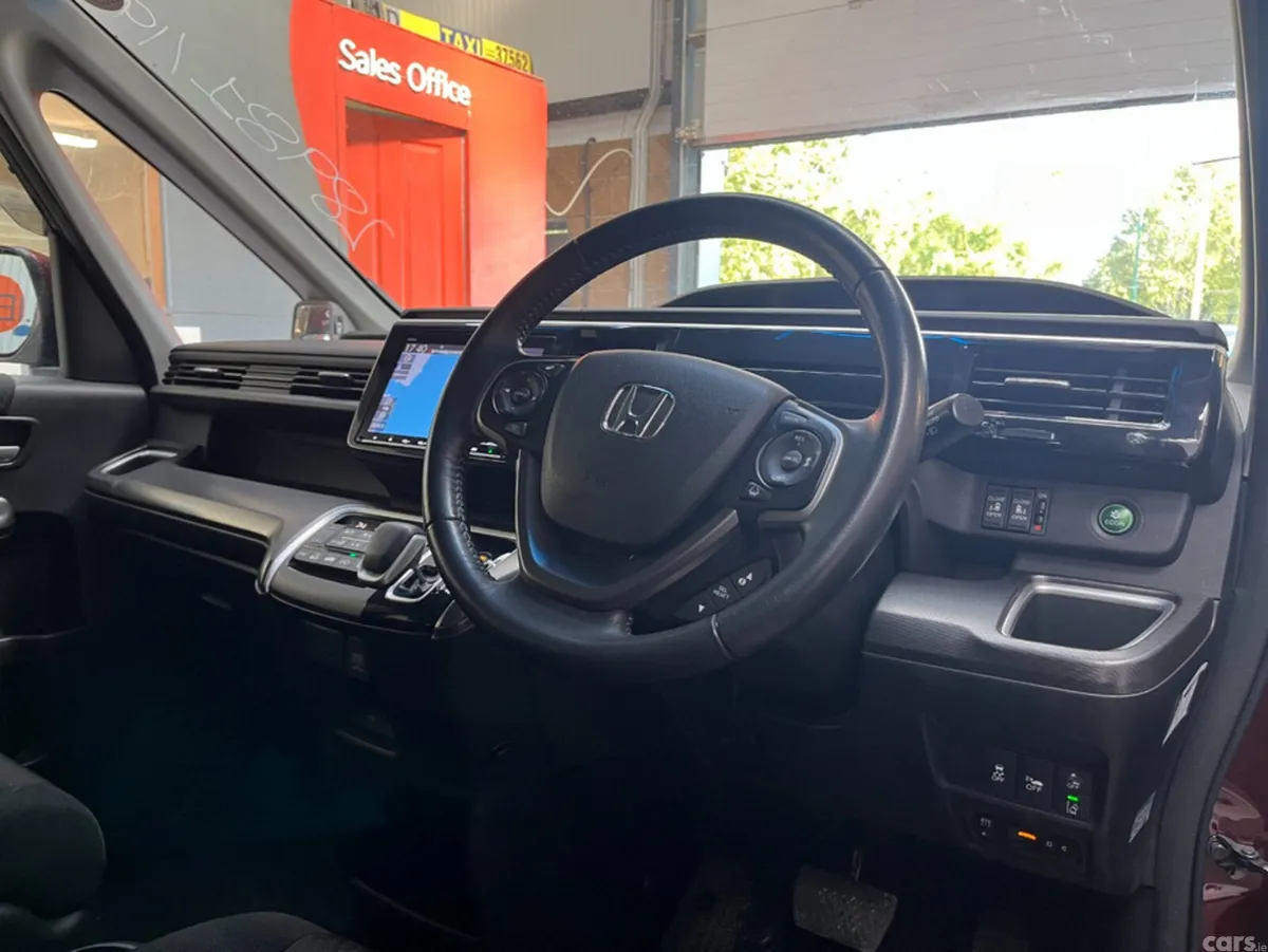 Honda Stepwagon MPV, Petrol Hybrid, 2019, Red