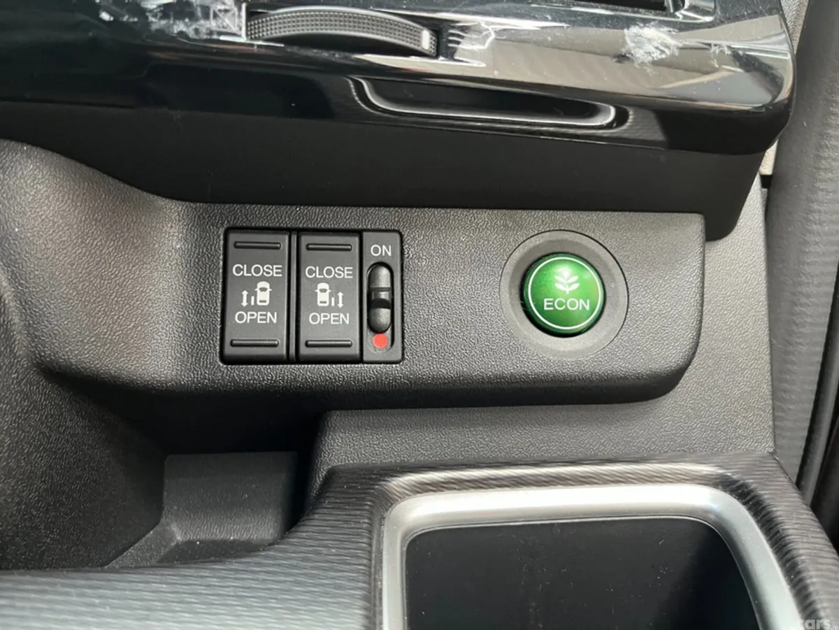 Honda Stepwagon MPV, Petrol Hybrid, 2019, Red