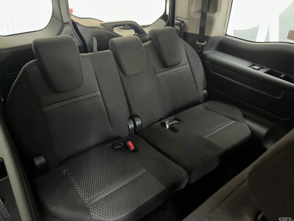 Honda Stepwagon MPV, Petrol Hybrid, 2019, Red