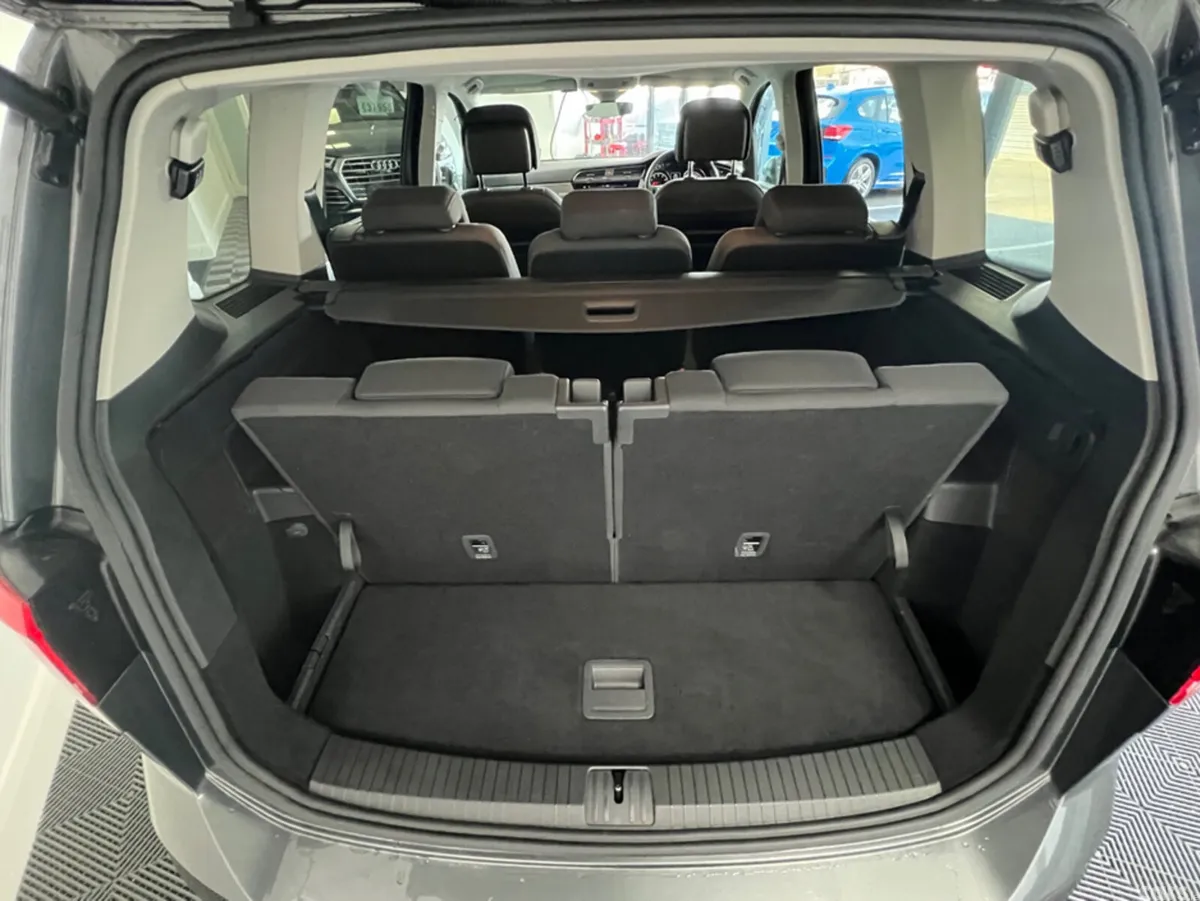 Volkswagen Touran MPV, Petrol, 2020, Grey
