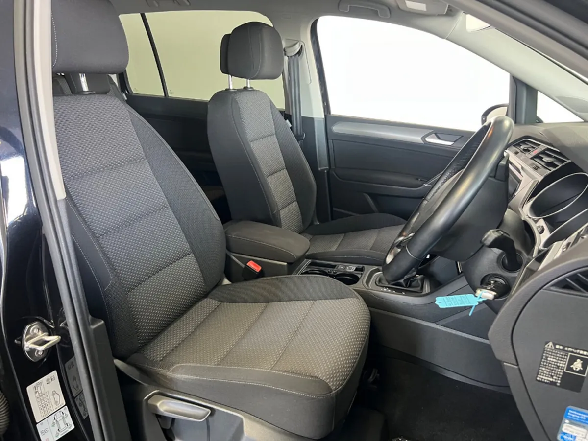 Volkswagen Touran MPV, Petrol, 2018, Black