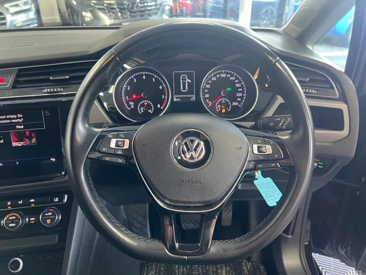 Volkswagen Touran MPV, Petrol, 2018, Black