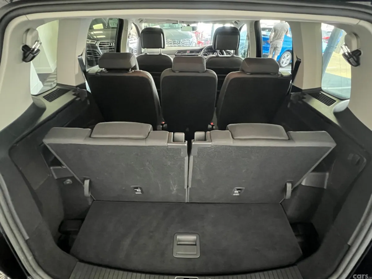 Volkswagen Touran MPV, Petrol, 2018, Black
