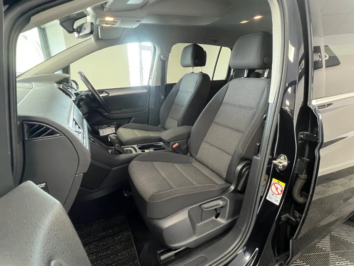 Volkswagen Touran MPV, Petrol, 2018, Black