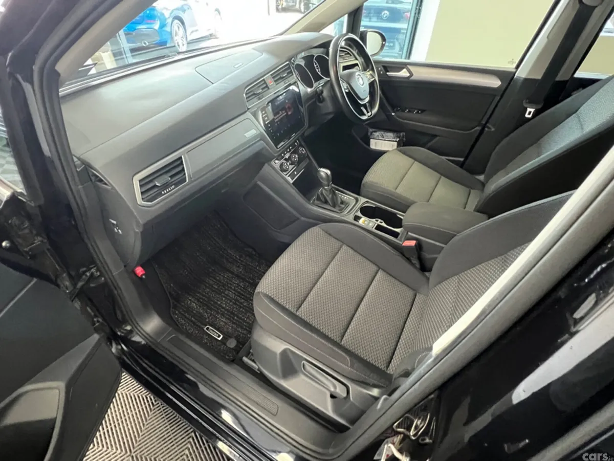 Volkswagen Touran MPV, Petrol, 2018, Black