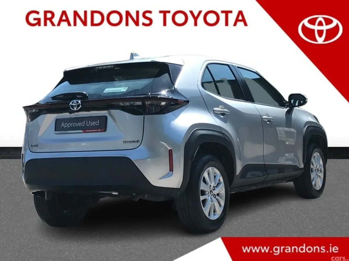 Toyota Yaris Cross Hatchback, Petrol Hybrid, 2024, Silver