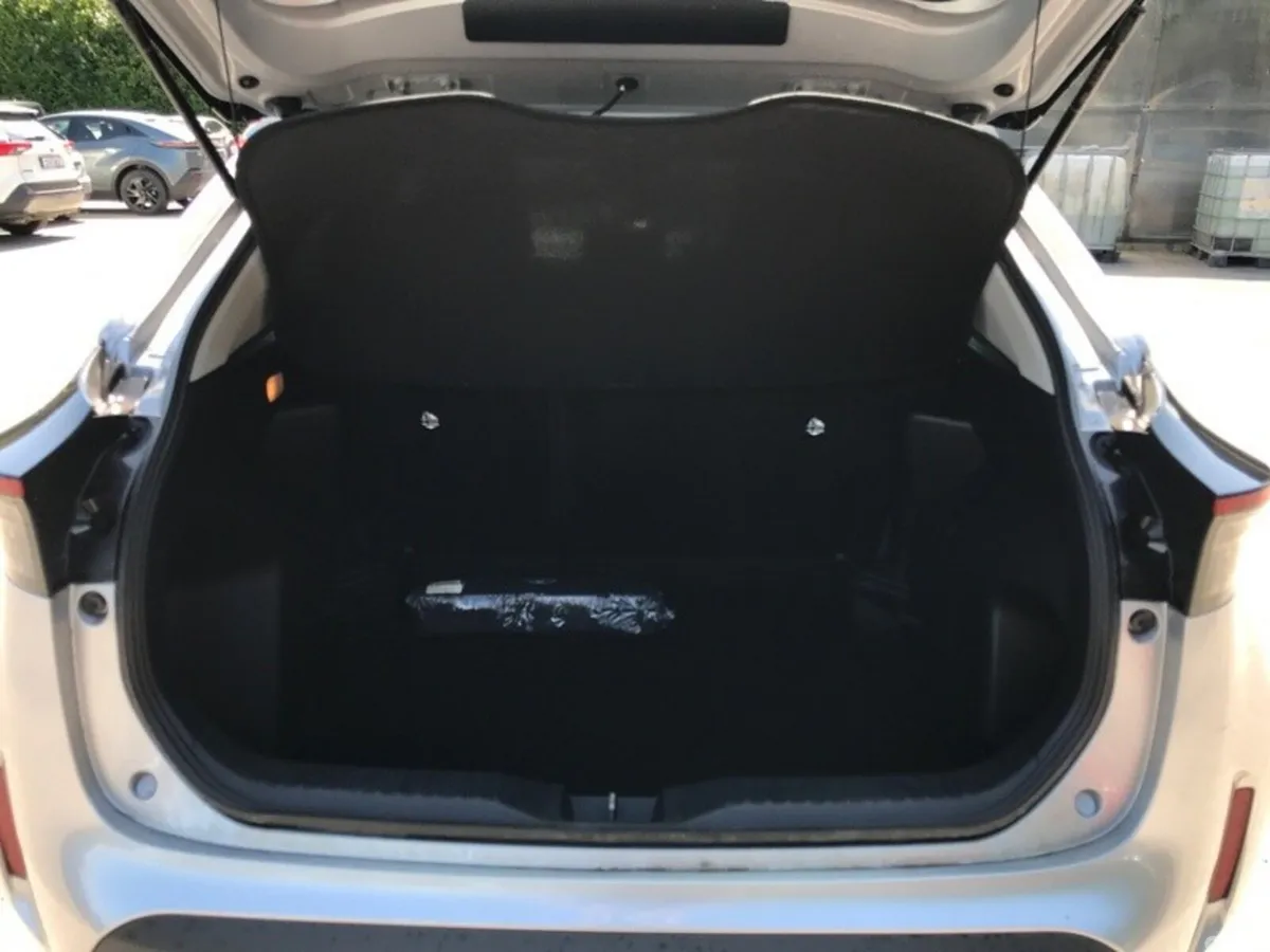 Toyota Yaris Cross Hatchback, Petrol Hybrid, 2024, Silver