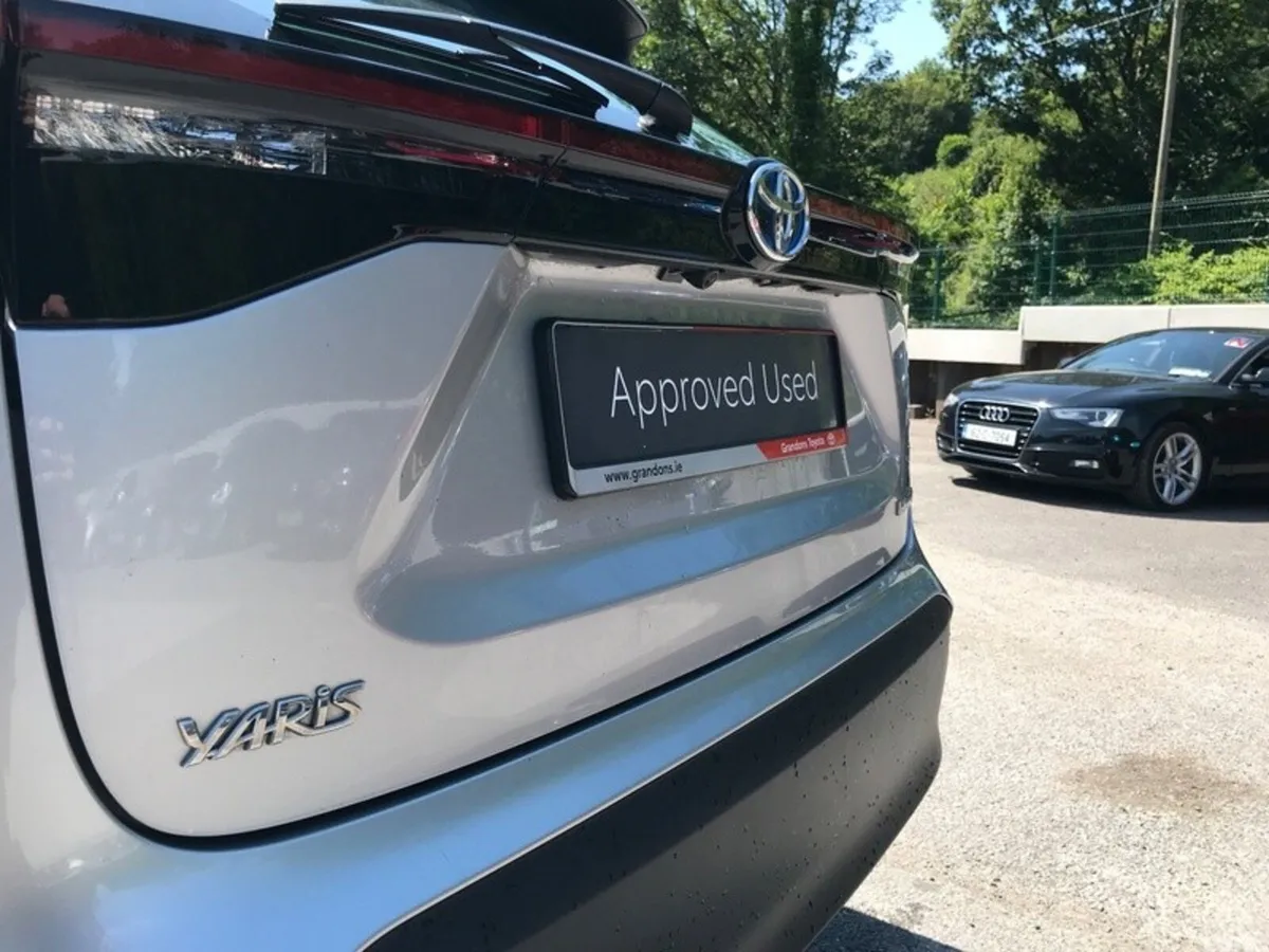 Toyota Yaris Cross Hatchback, Petrol Hybrid, 2024, Silver