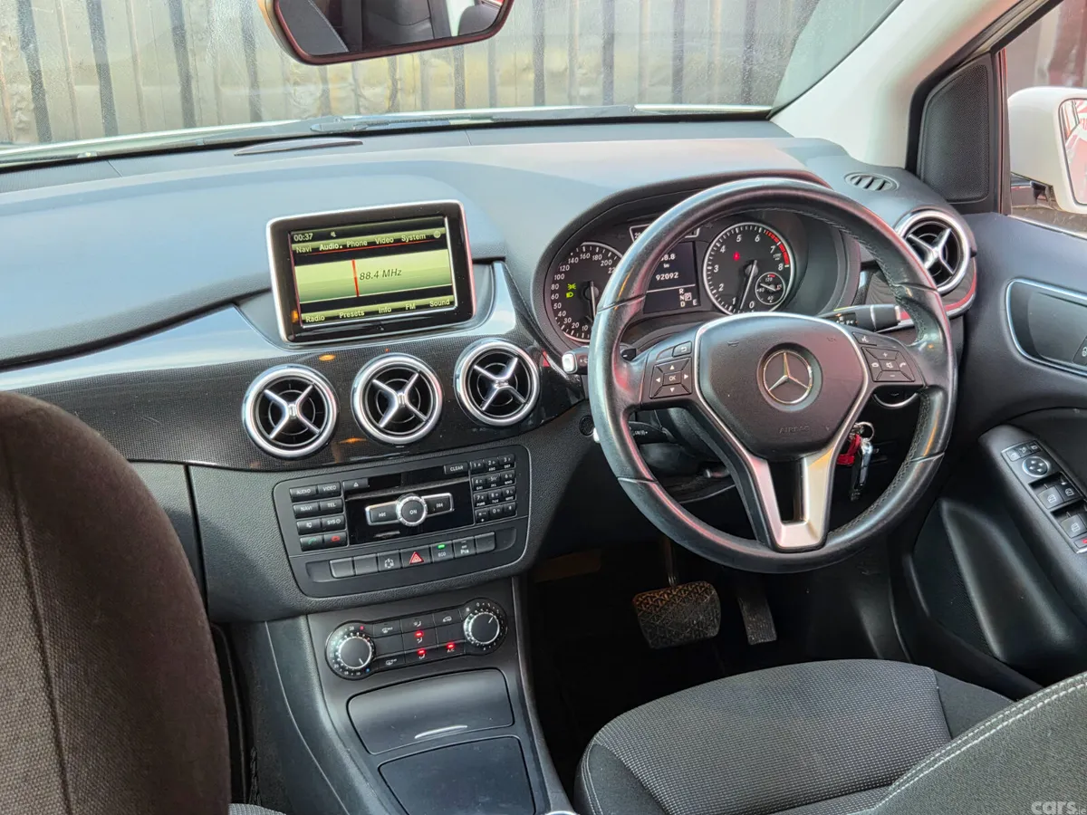 Mercedes-Benz B-Class Hatchback, Petrol, 2013, White