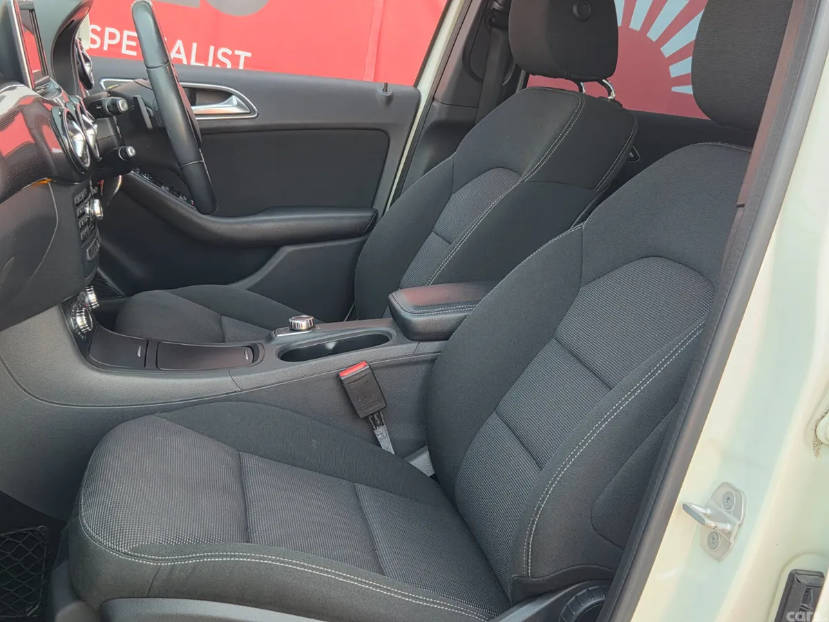 Mercedes-Benz B-Class Hatchback, Petrol, 2013, White