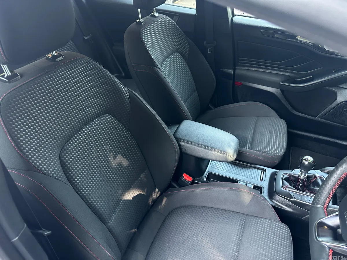 Ford Focus Hatchback, Diesel, 2020, White
