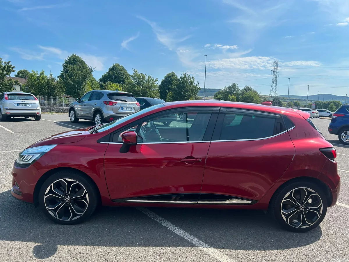 Renault Clio Hatchback, Petrol, 2018, Red