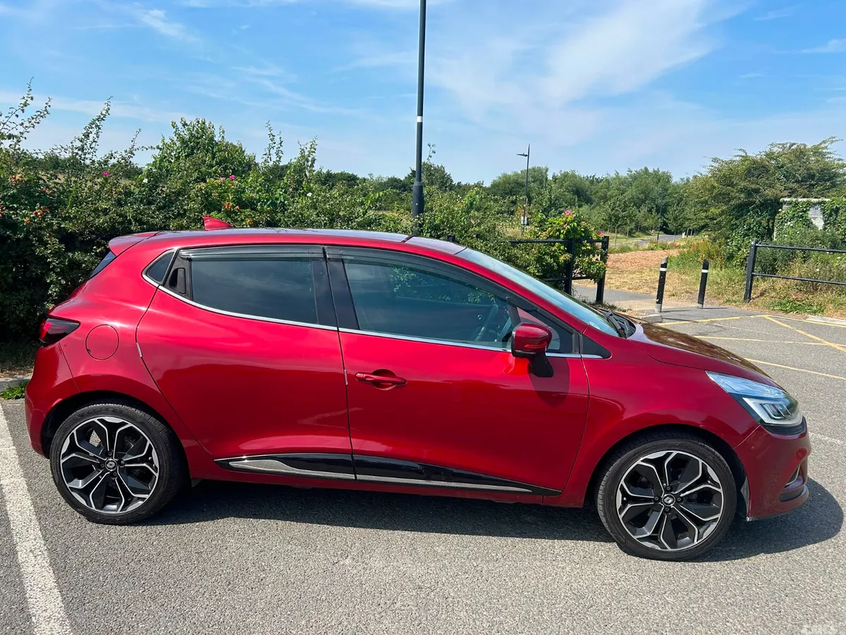Renault Clio Hatchback, Petrol, 2018, Red