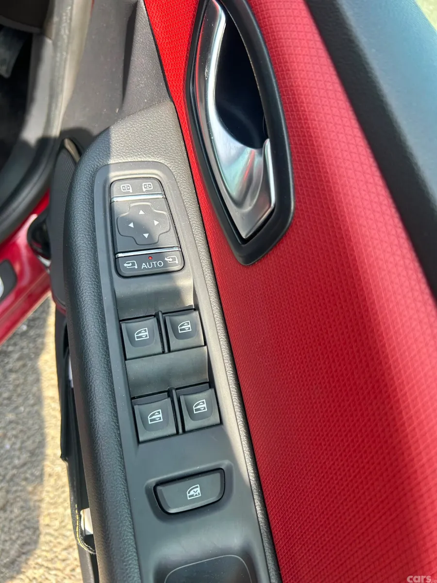 Renault Clio Hatchback, Petrol, 2018, Red