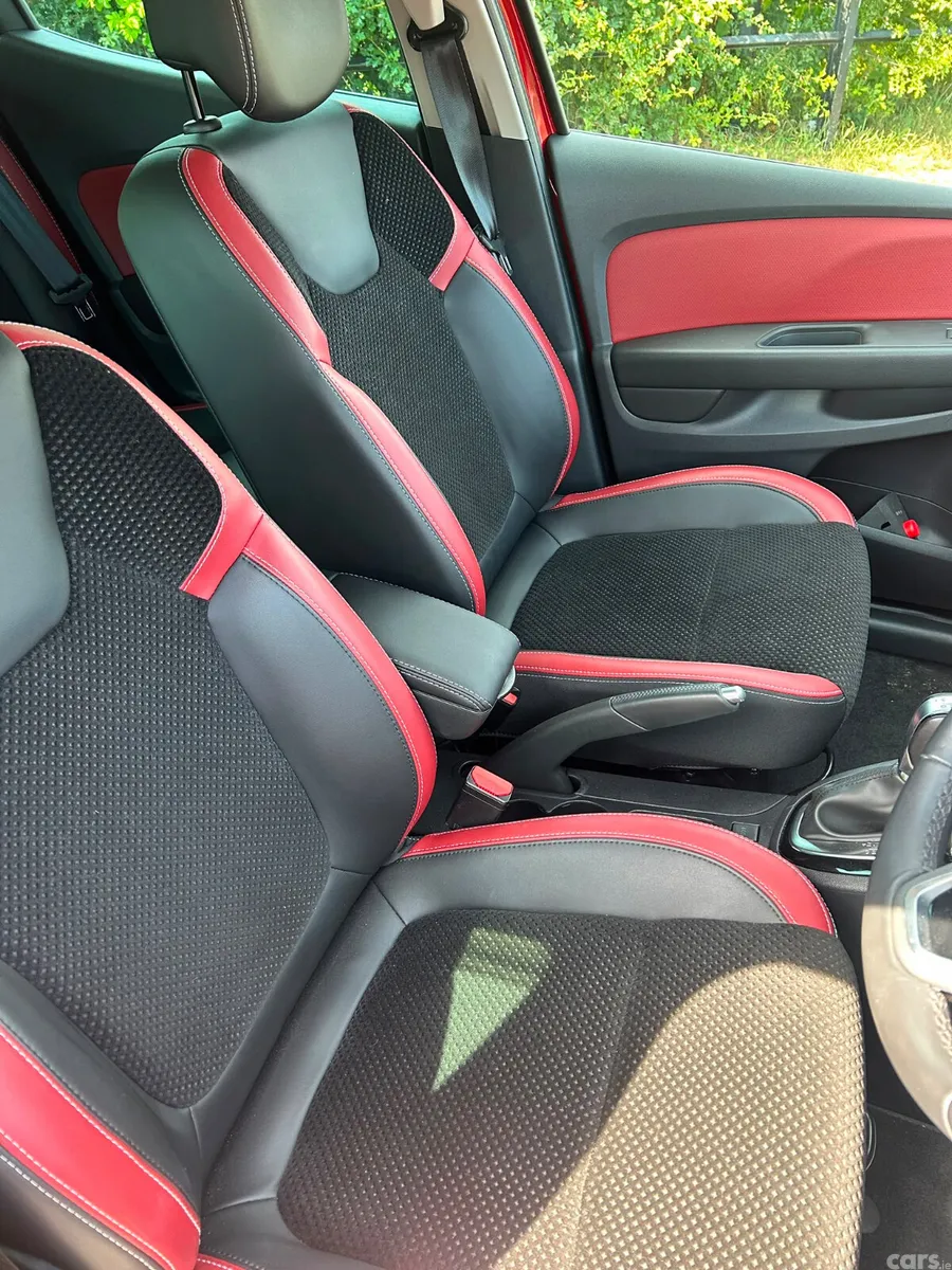 Renault Clio Hatchback, Petrol, 2018, Red
