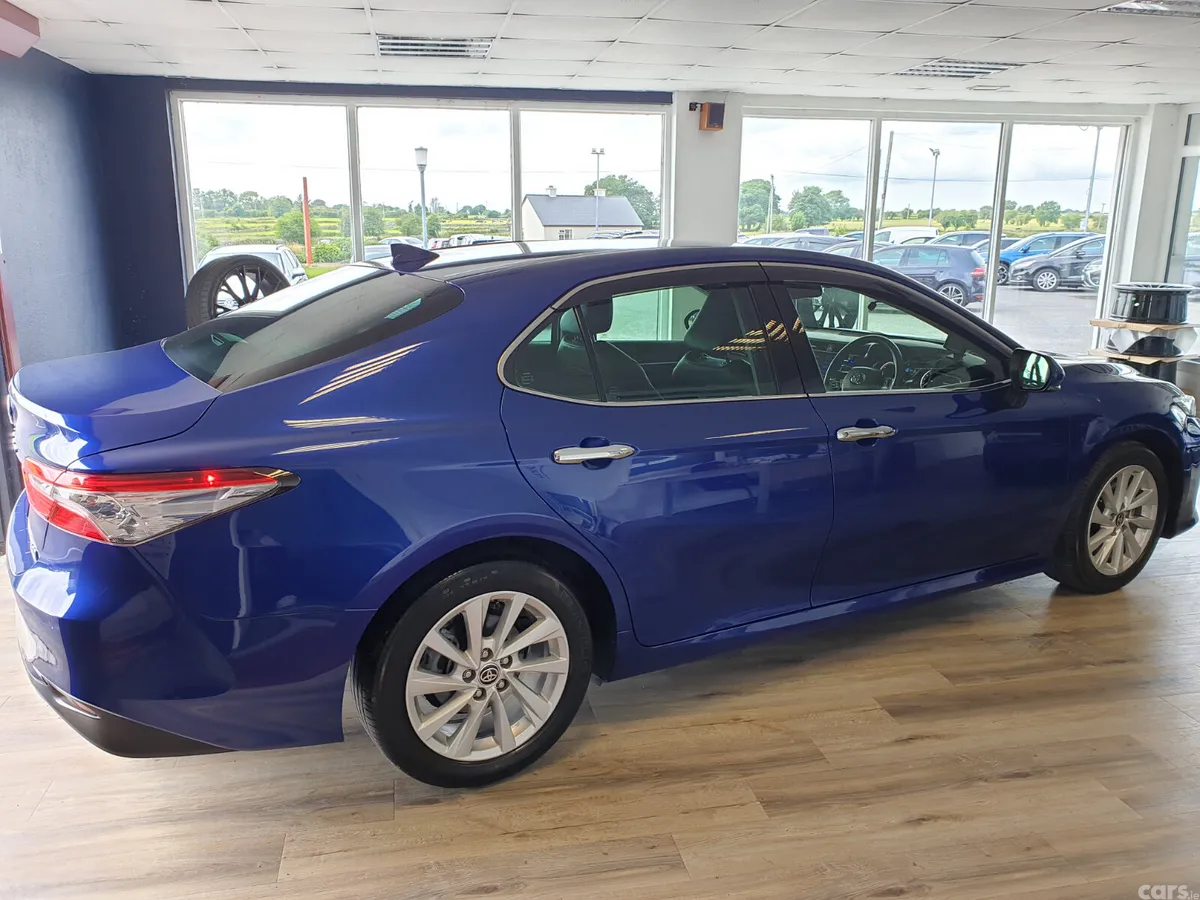 Toyota Camry Saloon, Petrol Hybrid, 2021, Blue