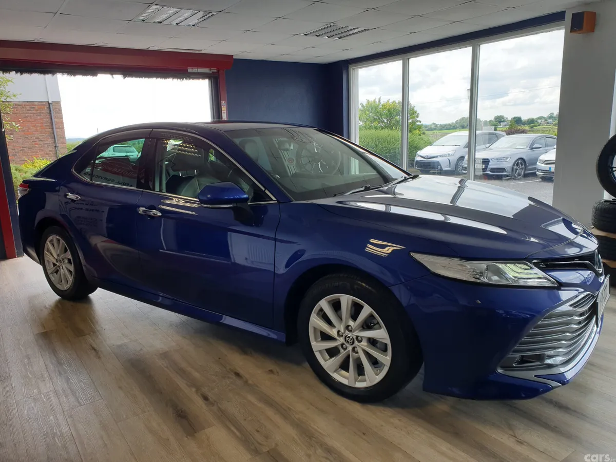 Toyota Camry Saloon, Petrol Hybrid, 2021, Blue