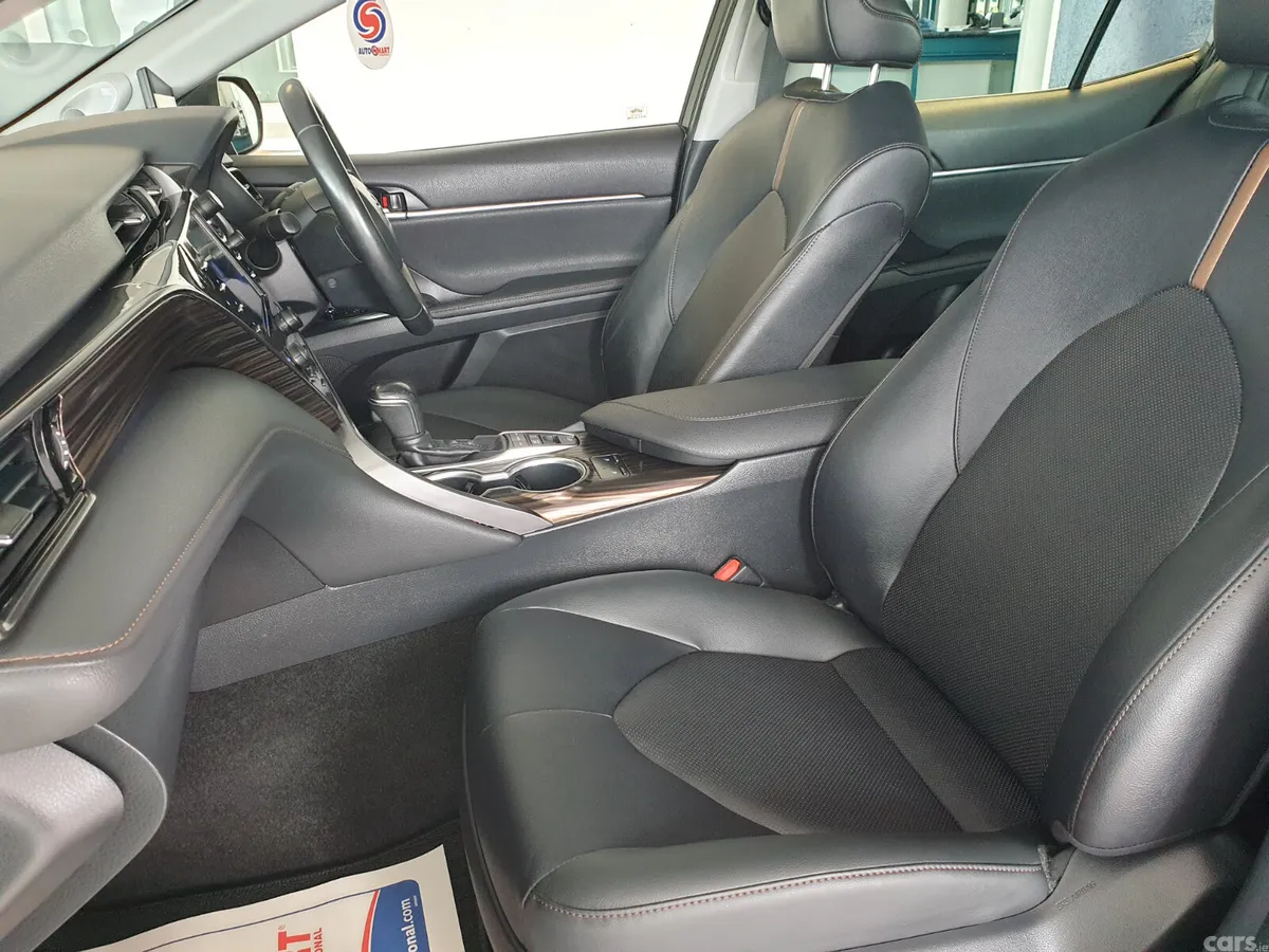 Toyota Camry Saloon, Petrol Hybrid, 2021, Blue