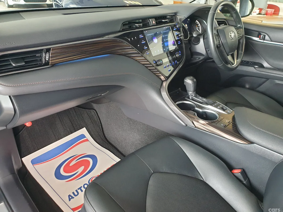 Toyota Camry Saloon, Petrol Hybrid, 2021, Blue