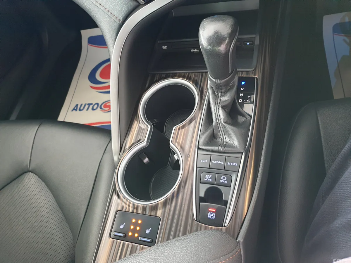 Toyota Camry Saloon, Petrol Hybrid, 2021, Blue