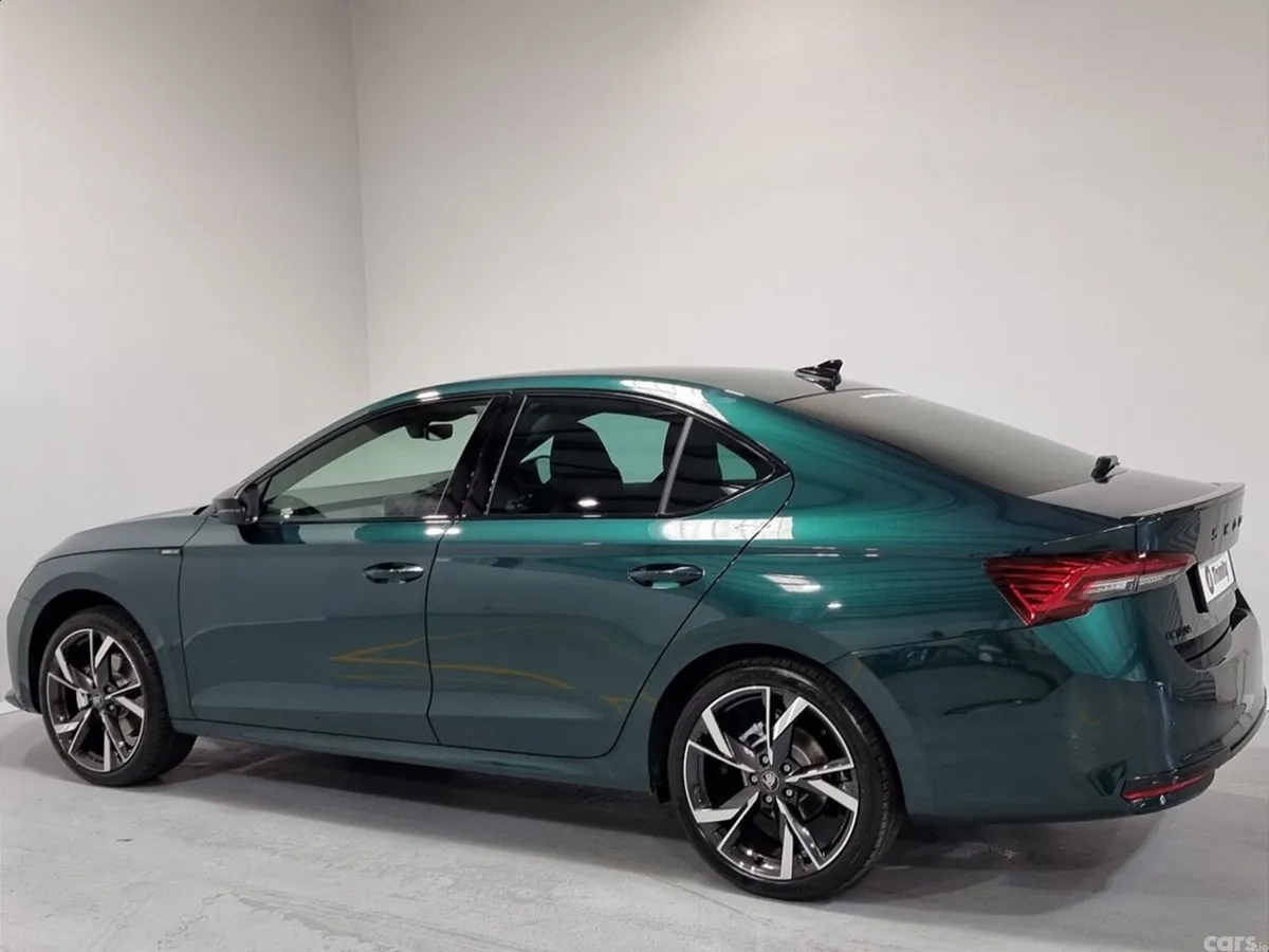 Skoda Octavia Saloon, Diesel, 2027, Green