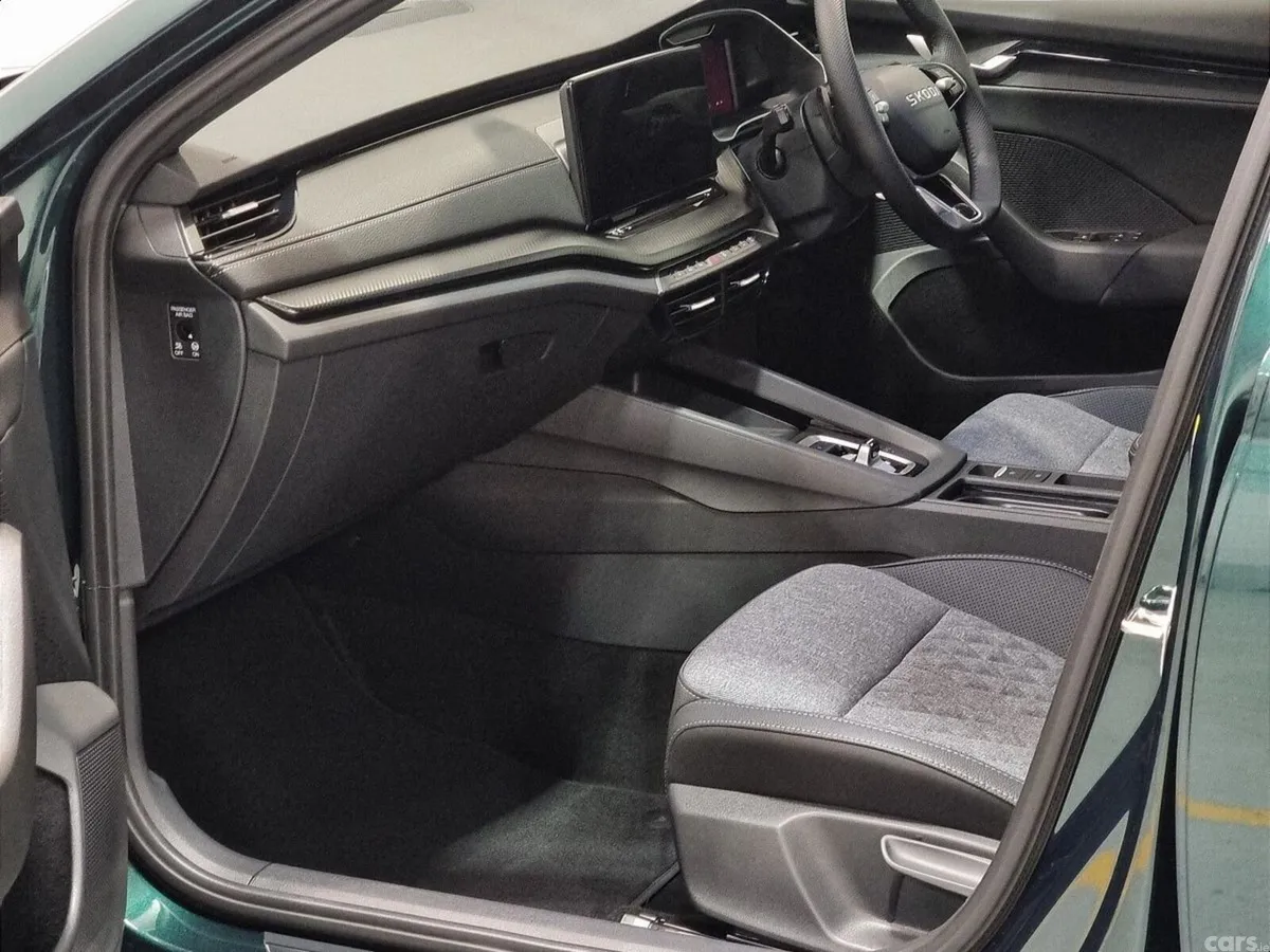 Skoda Octavia Saloon, Diesel, 2027, Green