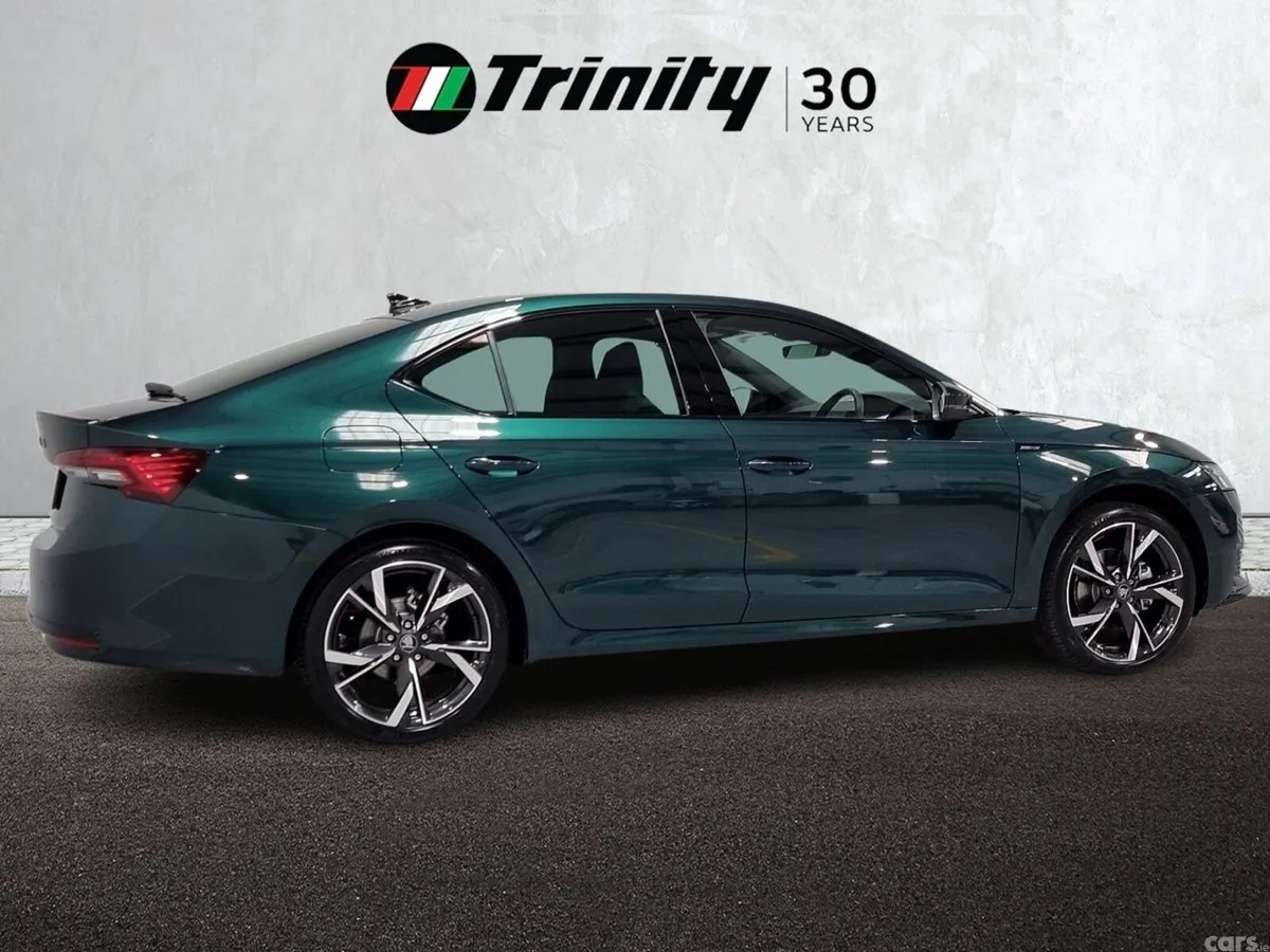 Skoda Octavia Saloon, Diesel, 2027, Green